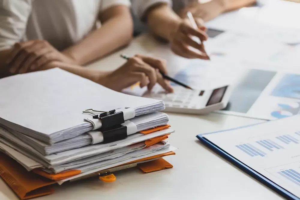 Réunion de gestion dans une PME accompagnée par un cabinet comptable